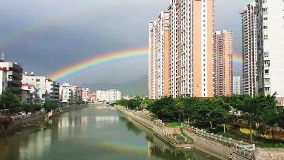长乐上空雨后出现双彩虹景观 不少市民驻足拍照